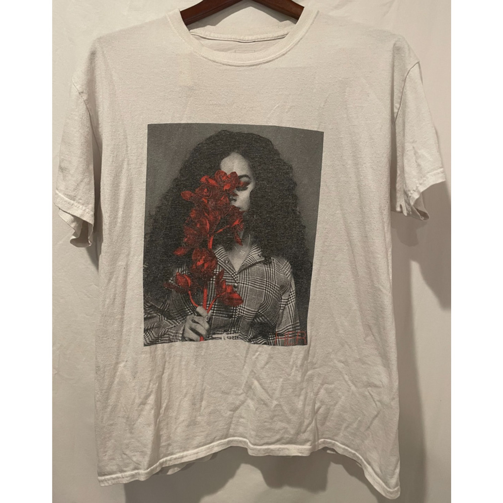 H.E.R. Holding Flowers R&B Artist Graphic T-Shirt White - L